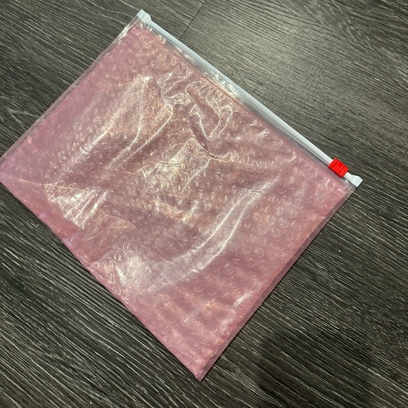 Nwt signature glossier pink pouch/bag. Offers welcome!! - Picture 2 of 2